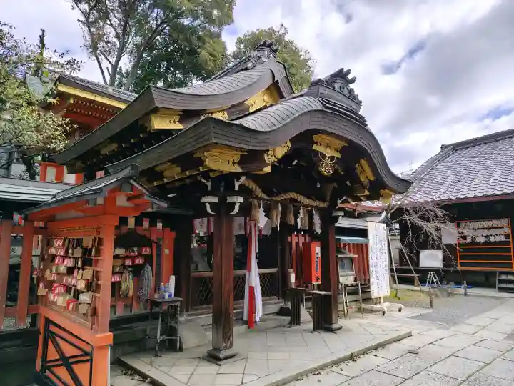 満足稲荷神社の{uncategorized: "未分類", other: "その他", undefined: "問題あり", building: "その他建物", grave: "お墓", sacred_gate: "鳥居", guardian: "狛犬", statue: "像", buddha: "仏像", history: "歴史", nature: "自然", garden: "庭園", animal: "動物", pagoda: "塔", temizu: "手水舎", mountain_gate: "山門・神門", sanctuary: "本殿・本堂", subordinate: "末社・摂社", art: "芸術", scenery: "景色", jizo: "地蔵", ema: "絵馬", goshuin: "御朱印", omikuji: "おみくじ", items: "授与品その他", amulet: "お守り", goshuincho: "御朱印帳", eats: "食事", festival: "お祭り", votive_dance: "神楽", shichigosan: "七五三参", wedding: "結婚式", experience: "体験その他", initially: "初詣", around: "周辺", anti_infection: "感染症対策"}