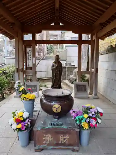 弘明寺の{uncategorized: "未分類", other: "その他", undefined: "問題あり", building: "その他建物", grave: "お墓", sacred_gate: "鳥居", guardian: "狛犬", statue: "像", buddha: "仏像", history: "歴史", nature: "自然", garden: "庭園", animal: "動物", pagoda: "塔", temizu: "手水舎", mountain_gate: "山門・神門", sanctuary: "本殿・本堂", subordinate: "末社・摂社", art: "芸術", scenery: "景色", jizo: "地蔵", ema: "絵馬", goshuin: "御朱印", omikuji: "おみくじ", items: "授与品その他", amulet: "お守り", goshuincho: "御朱印帳", eats: "食事", festival: "お祭り", votive_dance: "神楽", shichigosan: "七五三参", wedding: "結婚式", experience: "体験その他", initially: "初詣", around: "周辺", anti_infection: "感染症対策"}