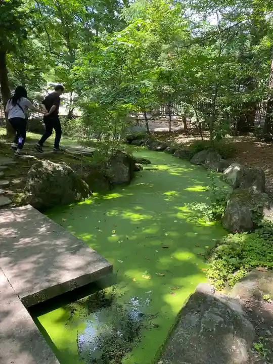 帯廣神社の庭園