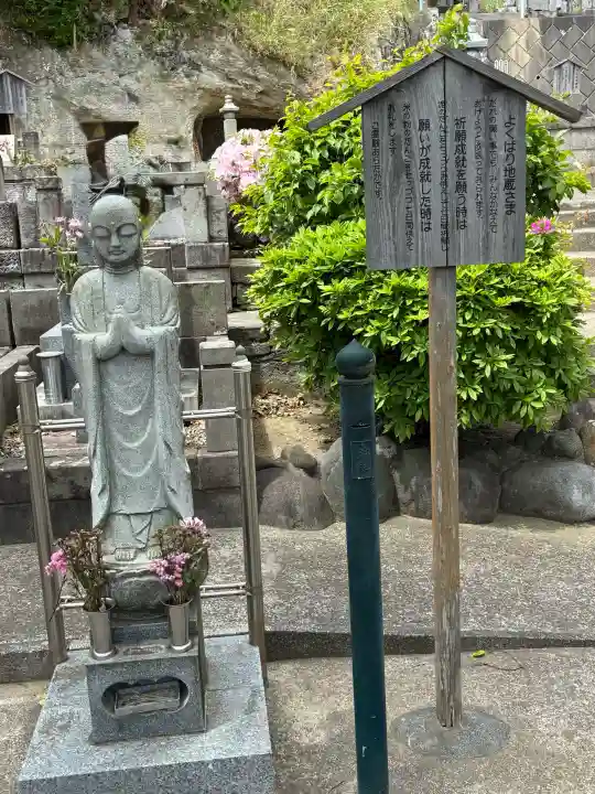 玉泉寺の{uncategorized: "未分類", other: "その他", undefined: "問題あり", building: "その他建物", grave: "お墓", sacred_gate: "鳥居", guardian: "狛犬", statue: "像", buddha: "仏像", history: "歴史", nature: "自然", garden: "庭園", animal: "動物", pagoda: "塔", temizu: "手水舎", mountain_gate: "山門・神門", sanctuary: "本殿・本堂", subordinate: "末社・摂社", art: "芸術", scenery: "景色", jizo: "地蔵", ema: "絵馬", goshuin: "御朱印", omikuji: "おみくじ", items: "授与品その他", amulet: "お守り", goshuincho: "御朱印帳", eats: "食事", festival: "お祭り", votive_dance: "神楽", shichigosan: "七五三参", wedding: "結婚式", experience: "体験その他", initially: "初詣", around: "周辺", anti_infection: "感染症対策"}