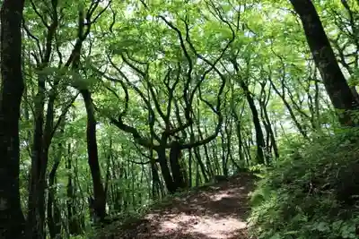 飯豊和気神社の周辺
