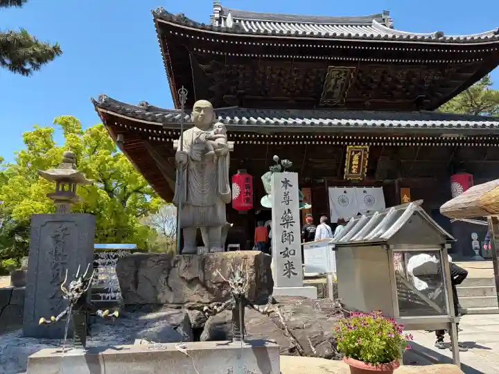 善通寺の{uncategorized: "未分類", other: "その他", undefined: "問題あり", building: "その他建物", grave: "お墓", sacred_gate: "鳥居", guardian: "狛犬", statue: "像", buddha: "仏像", history: "歴史", nature: "自然", garden: "庭園", animal: "動物", pagoda: "塔", temizu: "手水舎", mountain_gate: "山門・神門", sanctuary: "本殿・本堂", subordinate: "末社・摂社", art: "芸術", scenery: "景色", jizo: "地蔵", ema: "絵馬", goshuin: "御朱印", omikuji: "おみくじ", items: "授与品その他", amulet: "お守り", goshuincho: "御朱印帳", eats: "食事", festival: "お祭り", votive_dance: "神楽", shichigosan: "七五三参", wedding: "結婚式", experience: "体験その他", initially: "初詣", around: "周辺", anti_infection: "感染症対策"}