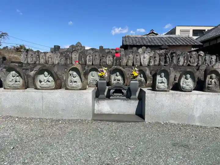 光榮寺の{uncategorized: "未分類", other: "その他", undefined: "問題あり", building: "その他建物", grave: "お墓", sacred_gate: "鳥居", guardian: "狛犬", statue: "像", buddha: "仏像", history: "歴史", nature: "自然", garden: "庭園", animal: "動物", pagoda: "塔", temizu: "手水舎", mountain_gate: "山門・神門", sanctuary: "本殿・本堂", subordinate: "末社・摂社", art: "芸術", scenery: "景色", jizo: "地蔵", ema: "絵馬", goshuin: "御朱印", omikuji: "おみくじ", items: "授与品その他", amulet: "お守り", goshuincho: "御朱印帳", eats: "食事", festival: "お祭り", votive_dance: "神楽", shichigosan: "七五三参", wedding: "結婚式", experience: "体験その他", initially: "初詣", around: "周辺", anti_infection: "感染症対策"}
