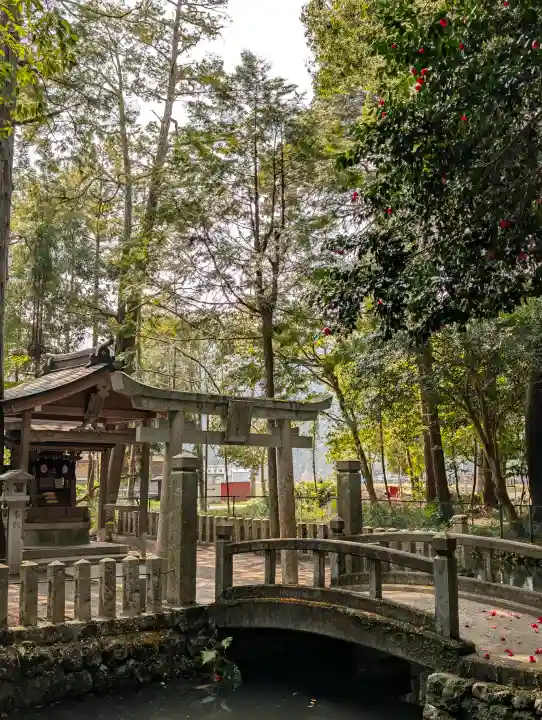 伊和神社の{uncategorized: "未分類", other: "その他", undefined: "問題あり", building: "その他建物", grave: "お墓", sacred_gate: "鳥居", guardian: "狛犬", statue: "像", buddha: "仏像", history: "歴史", nature: "自然", garden: "庭園", animal: "動物", pagoda: "塔", temizu: "手水舎", mountain_gate: "山門・神門", sanctuary: "本殿・本堂", subordinate: "末社・摂社", art: "芸術", scenery: "景色", jizo: "地蔵", ema: "絵馬", goshuin: "御朱印", omikuji: "おみくじ", items: "授与品その他", amulet: "お守り", goshuincho: "御朱印帳", eats: "食事", festival: "お祭り", votive_dance: "神楽", shichigosan: "七五三参", wedding: "結婚式", experience: "体験その他", initially: "初詣", around: "周辺", anti_infection: "感染症対策"}