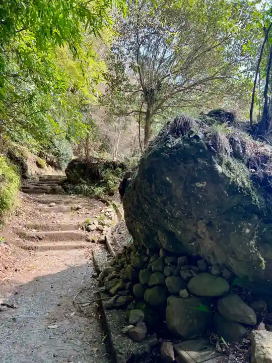 開道石割稲荷神社(山梨県)
