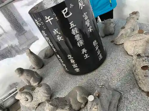 新川皇大神社の像