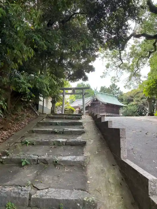 名島神社の{uncategorized: "未分類", other: "その他", undefined: "問題あり", building: "その他建物", grave: "お墓", sacred_gate: "鳥居", guardian: "狛犬", statue: "像", buddha: "仏像", history: "歴史", nature: "自然", garden: "庭園", animal: "動物", pagoda: "塔", temizu: "手水舎", mountain_gate: "山門・神門", sanctuary: "本殿・本堂", subordinate: "末社・摂社", art: "芸術", scenery: "景色", jizo: "地蔵", ema: "絵馬", goshuin: "御朱印", omikuji: "おみくじ", items: "授与品その他", amulet: "お守り", goshuincho: "御朱印帳", eats: "食事", festival: "お祭り", votive_dance: "神楽", shichigosan: "七五三参", wedding: "結婚式", experience: "体験その他", initially: "初詣", around: "周辺", anti_infection: "感染症対策"}