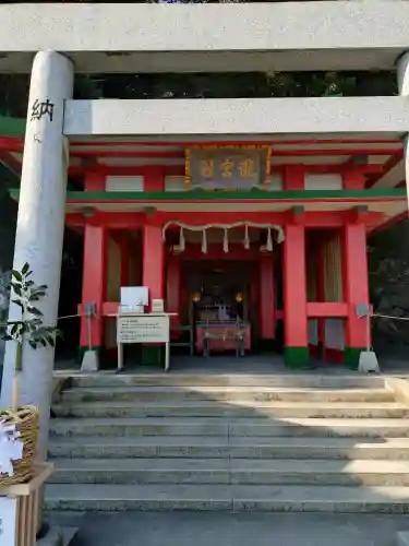 二見興玉神社の{uncategorized: "未分類", other: "その他", undefined: "問題あり", building: "その他建物", grave: "お墓", sacred_gate: "鳥居", guardian: "狛犬", statue: "像", buddha: "仏像", history: "歴史", nature: "自然", garden: "庭園", animal: "動物", pagoda: "塔", temizu: "手水舎", mountain_gate: "山門・神門", sanctuary: "本殿・本堂", subordinate: "末社・摂社", art: "芸術", scenery: "景色", jizo: "地蔵", ema: "絵馬", goshuin: "御朱印", omikuji: "おみくじ", items: "授与品その他", amulet: "お守り", goshuincho: "御朱印帳", eats: "食事", festival: "お祭り", votive_dance: "神楽", shichigosan: "七五三参", wedding: "結婚式", experience: "体験その他", initially: "初詣", around: "周辺", anti_infection: "感染症対策"}