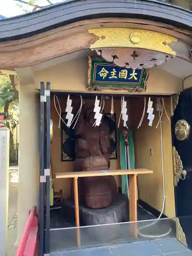 須賀神社の像