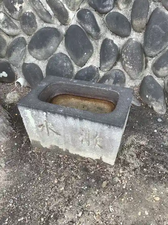 長草天神社の手水舎