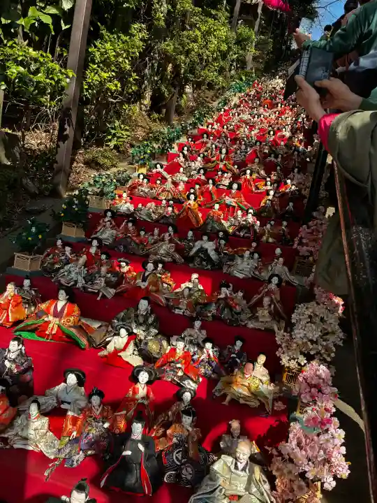 座間神社の{uncategorized: "未分類", other: "その他", undefined: "問題あり", building: "その他建物", grave: "お墓", sacred_gate: "鳥居", guardian: "狛犬", statue: "像", buddha: "仏像", history: "歴史", nature: "自然", garden: "庭園", animal: "動物", pagoda: "塔", temizu: "手水舎", mountain_gate: "山門・神門", sanctuary: "本殿・本堂", subordinate: "末社・摂社", art: "芸術", scenery: "景色", jizo: "地蔵", ema: "絵馬", goshuin: "御朱印", omikuji: "おみくじ", items: "授与品その他", amulet: "お守り", goshuincho: "御朱印帳", eats: "食事", festival: "お祭り", votive_dance: "神楽", shichigosan: "七五三参", wedding: "結婚式", experience: "体験その他", initially: "初詣", around: "周辺", anti_infection: "感染症対策"}