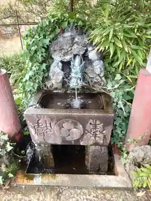 身形神社の手水舎