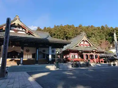 久遠寺の本殿・本堂