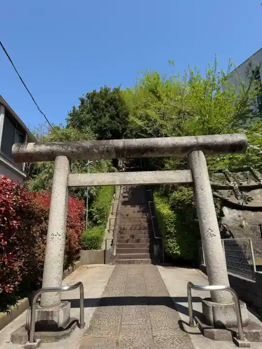 日吉神社の{uncategorized: "未分類", other: "その他", undefined: "問題あり", building: "その他建物", grave: "お墓", sacred_gate: "鳥居", guardian: "狛犬", statue: "像", buddha: "仏像", history: "歴史", nature: "自然", garden: "庭園", animal: "動物", pagoda: "塔", temizu: "手水舎", mountain_gate: "山門・神門", sanctuary: "本殿・本堂", subordinate: "末社・摂社", art: "芸術", scenery: "景色", jizo: "地蔵", ema: "絵馬", goshuin: "御朱印", omikuji: "おみくじ", items: "授与品その他", amulet: "お守り", goshuincho: "御朱印帳", eats: "食事", festival: "お祭り", votive_dance: "神楽", shichigosan: "七五三参", wedding: "結婚式", experience: "体験その他", initially: "初詣", around: "周辺", anti_infection: "感染症対策"}