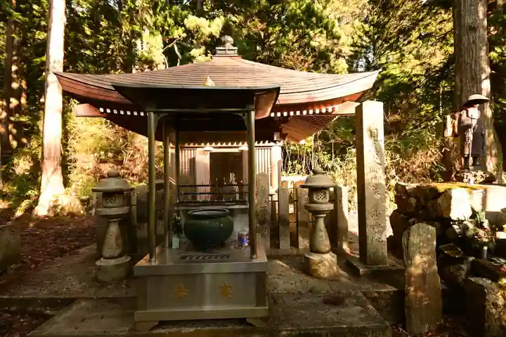 高野山金剛峯寺奥の院(和歌山県)