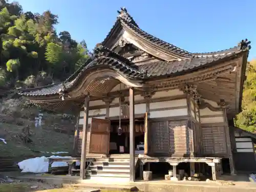 山田寺の本殿・本堂