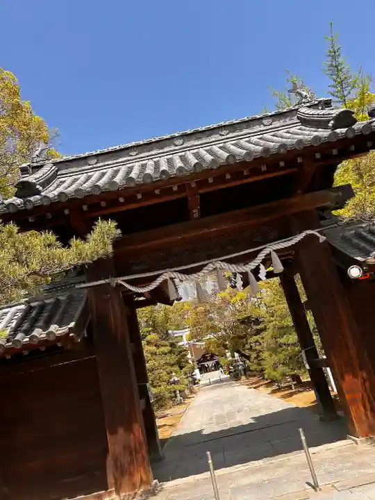 田村神社の山門・神門
