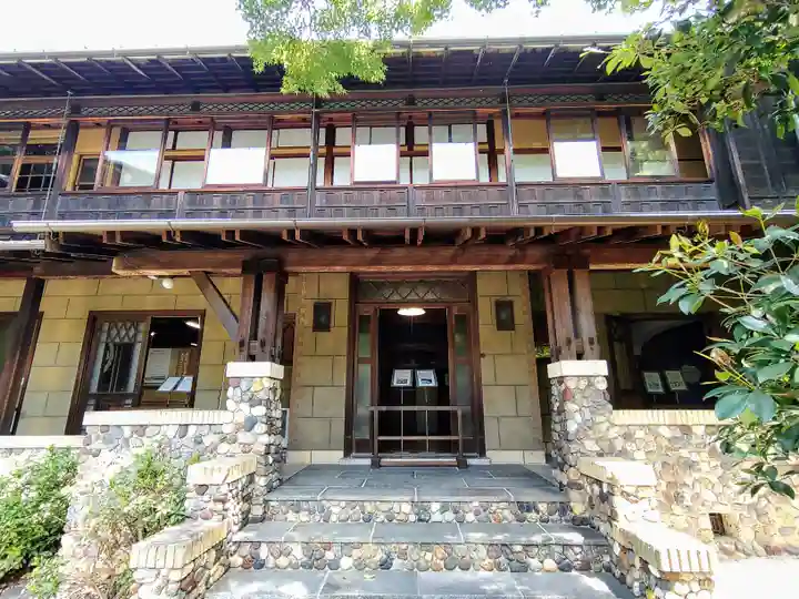 豊彦稲荷社(法王町)の庭園