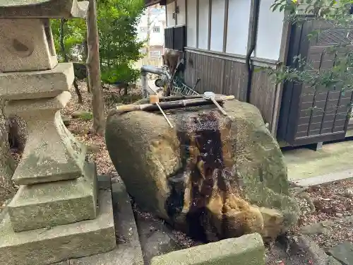 久佐々神社の{uncategorized: "未分類", other: "その他", undefined: "問題あり", building: "その他建物", grave: "お墓", sacred_gate: "鳥居", guardian: "狛犬", statue: "像", buddha: "仏像", history: "歴史", nature: "自然", garden: "庭園", animal: "動物", pagoda: "塔", temizu: "手水舎", mountain_gate: "山門・神門", sanctuary: "本殿・本堂", subordinate: "末社・摂社", art: "芸術", scenery: "景色", jizo: "地蔵", ema: "絵馬", goshuin: "御朱印", omikuji: "おみくじ", items: "授与品その他", amulet: "お守り", goshuincho: "御朱印帳", eats: "食事", festival: "お祭り", votive_dance: "神楽", shichigosan: "七五三参", wedding: "結婚式", experience: "体験その他", initially: "初詣", around: "周辺", anti_infection: "感染症対策"}