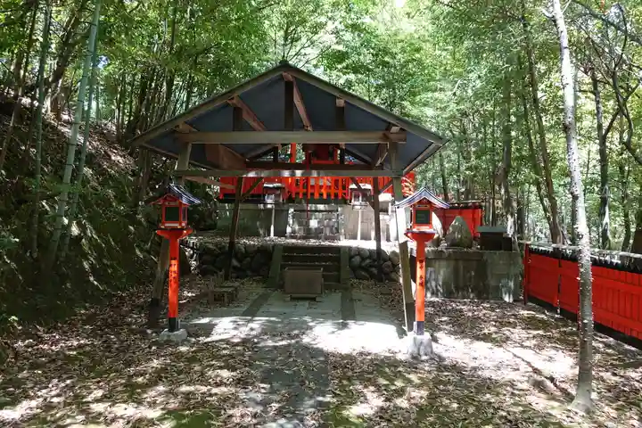八峰神社の本殿・本堂