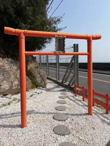 安乎岩戸神社（旧表記：安乎岩戸信龍神社）の{uncategorized: "未分類", other: "その他", undefined: "問題あり", building: "その他建物", grave: "お墓", sacred_gate: "鳥居", guardian: "狛犬", statue: "像", buddha: "仏像", history: "歴史", nature: "自然", garden: "庭園", animal: "動物", pagoda: "塔", temizu: "手水舎", mountain_gate: "山門・神門", sanctuary: "本殿・本堂", subordinate: "末社・摂社", art: "芸術", scenery: "景色", jizo: "地蔵", ema: "絵馬", goshuin: "御朱印", omikuji: "おみくじ", items: "授与品その他", amulet: "お守り", goshuincho: "御朱印帳", eats: "食事", festival: "お祭り", votive_dance: "神楽", shichigosan: "七五三参", wedding: "結婚式", experience: "体験その他", initially: "初詣", around: "周辺", anti_infection: "感染症対策"}