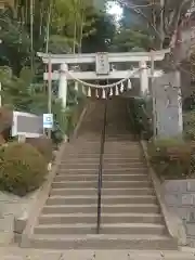 座間神社の鳥居