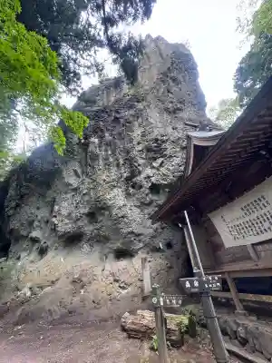 中之嶽神社の{uncategorized: "未分類", other: "その他", undefined: "問題あり", building: "その他建物", grave: "お墓", sacred_gate: "鳥居", guardian: "狛犬", statue: "像", buddha: "仏像", history: "歴史", nature: "自然", garden: "庭園", animal: "動物", pagoda: "塔", temizu: "手水舎", mountain_gate: "山門・神門", sanctuary: "本殿・本堂", subordinate: "末社・摂社", art: "芸術", scenery: "景色", jizo: "地蔵", ema: "絵馬", goshuin: "御朱印", omikuji: "おみくじ", items: "授与品その他", amulet: "お守り", goshuincho: "御朱印帳", eats: "食事", festival: "お祭り", votive_dance: "神楽", shichigosan: "七五三参", wedding: "結婚式", experience: "体験その他", initially: "初詣", around: "周辺", anti_infection: "感染症対策"}