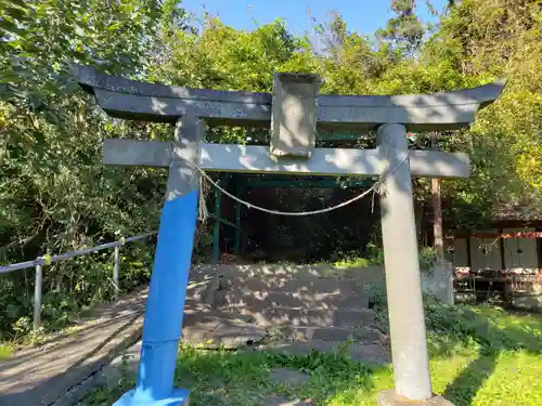 頼政神社の鳥居