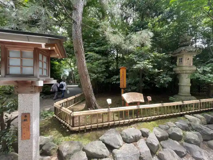 寒川神社の{uncategorized: "未分類", other: "その他", undefined: "問題あり", building: "その他建物", grave: "お墓", sacred_gate: "鳥居", guardian: "狛犬", statue: "像", buddha: "仏像", history: "歴史", nature: "自然", garden: "庭園", animal: "動物", pagoda: "塔", temizu: "手水舎", mountain_gate: "山門・神門", sanctuary: "本殿・本堂", subordinate: "末社・摂社", art: "芸術", scenery: "景色", jizo: "地蔵", ema: "絵馬", goshuin: "御朱印", omikuji: "おみくじ", items: "授与品その他", amulet: "お守り", goshuincho: "御朱印帳", eats: "食事", festival: "お祭り", votive_dance: "神楽", shichigosan: "七五三参", wedding: "結婚式", experience: "体験その他", initially: "初詣", around: "周辺", anti_infection: "感染症対策"}