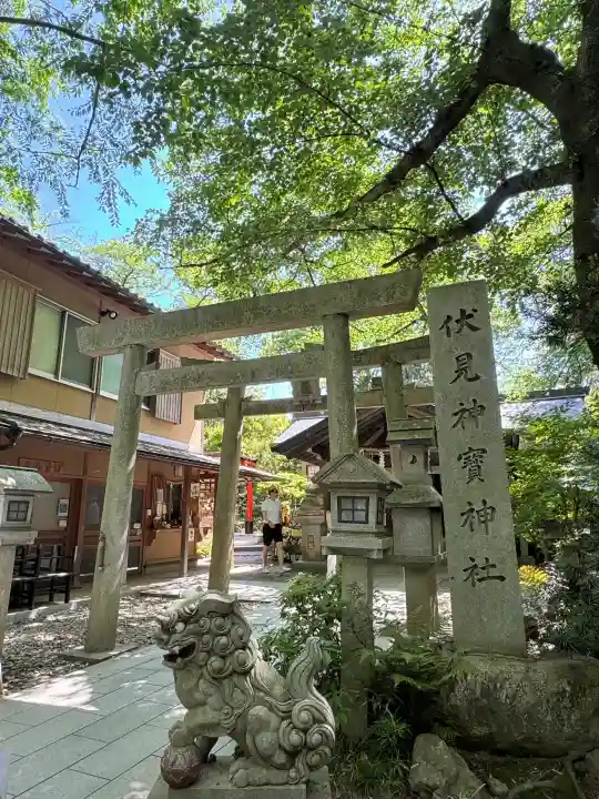 伏見神宝神社の{uncategorized: "未分類", other: "その他", undefined: "問題あり", building: "その他建物", grave: "お墓", sacred_gate: "鳥居", guardian: "狛犬", statue: "像", buddha: "仏像", history: "歴史", nature: "自然", garden: "庭園", animal: "動物", pagoda: "塔", temizu: "手水舎", mountain_gate: "山門・神門", sanctuary: "本殿・本堂", subordinate: "末社・摂社", art: "芸術", scenery: "景色", jizo: "地蔵", ema: "絵馬", goshuin: "御朱印", omikuji: "おみくじ", items: "授与品その他", amulet: "お守り", goshuincho: "御朱印帳", eats: "食事", festival: "お祭り", votive_dance: "神楽", shichigosan: "七五三参", wedding: "結婚式", experience: "体験その他", initially: "初詣", around: "周辺", anti_infection: "感染症対策"}