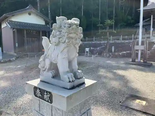 菟上神社の狛犬