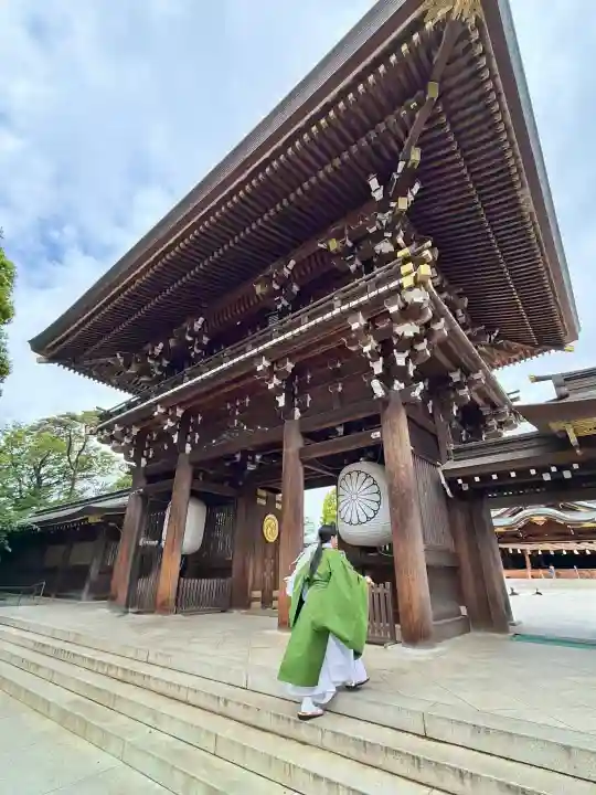 寒川神社の{uncategorized: "未分類", other: "その他", undefined: "問題あり", building: "その他建物", grave: "お墓", sacred_gate: "鳥居", guardian: "狛犬", statue: "像", buddha: "仏像", history: "歴史", nature: "自然", garden: "庭園", animal: "動物", pagoda: "塔", temizu: "手水舎", mountain_gate: "山門・神門", sanctuary: "本殿・本堂", subordinate: "末社・摂社", art: "芸術", scenery: "景色", jizo: "地蔵", ema: "絵馬", goshuin: "御朱印", omikuji: "おみくじ", items: "授与品その他", amulet: "お守り", goshuincho: "御朱印帳", eats: "食事", festival: "お祭り", votive_dance: "神楽", shichigosan: "七五三参", wedding: "結婚式", experience: "体験その他", initially: "初詣", around: "周辺", anti_infection: "感染症対策"}