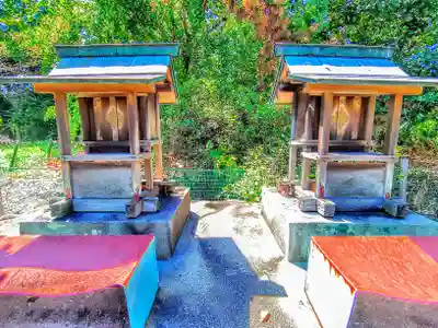 神明社（西鵜之本）の末社・摂社