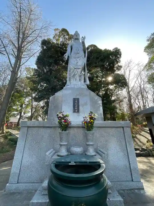 総持寺の{uncategorized: "未分類", other: "その他", undefined: "問題あり", building: "その他建物", grave: "お墓", sacred_gate: "鳥居", guardian: "狛犬", statue: "像", buddha: "仏像", history: "歴史", nature: "自然", garden: "庭園", animal: "動物", pagoda: "塔", temizu: "手水舎", mountain_gate: "山門・神門", sanctuary: "本殿・本堂", subordinate: "末社・摂社", art: "芸術", scenery: "景色", jizo: "地蔵", ema: "絵馬", goshuin: "御朱印", omikuji: "おみくじ", items: "授与品その他", amulet: "お守り", goshuincho: "御朱印帳", eats: "食事", festival: "お祭り", votive_dance: "神楽", shichigosan: "七五三参", wedding: "結婚式", experience: "体験その他", initially: "初詣", around: "周辺", anti_infection: "感染症対策"}
