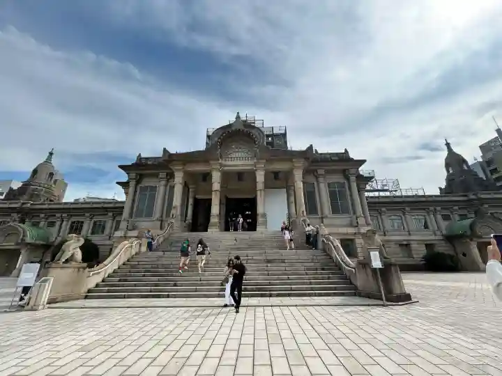 築地本願寺(本願寺築地別院)の{uncategorized: "未分類", other: "その他", undefined: "問題あり", building: "その他建物", grave: "お墓", sacred_gate: "鳥居", guardian: "狛犬", statue: "像", buddha: "仏像", history: "歴史", nature: "自然", garden: "庭園", animal: "動物", pagoda: "塔", temizu: "手水舎", mountain_gate: "山門・神門", sanctuary: "本殿・本堂", subordinate: "末社・摂社", art: "芸術", scenery: "景色", jizo: "地蔵", ema: "絵馬", goshuin: "御朱印", omikuji: "おみくじ", items: "授与品その他", amulet: "お守り", goshuincho: "御朱印帳", eats: "食事", festival: "お祭り", votive_dance: "神楽", shichigosan: "七五三参", wedding: "結婚式", experience: "体験その他", initially: "初詣", around: "周辺", anti_infection: "感染症対策"}