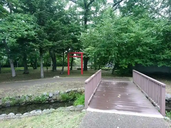 サケ神社(サケの慰霊塔)のその他建物