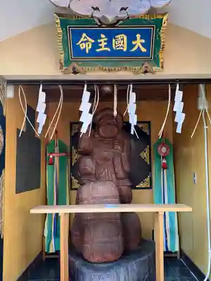 須賀神社の像