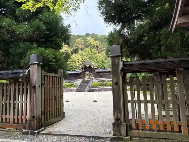 御寺 泉涌寺の{uncategorized: "未分類", other: "その他", undefined: "問題あり", building: "その他建物", grave: "お墓", sacred_gate: "鳥居", guardian: "狛犬", statue: "像", buddha: "仏像", history: "歴史", nature: "自然", garden: "庭園", animal: "動物", pagoda: "塔", temizu: "手水舎", mountain_gate: "山門・神門", sanctuary: "本殿・本堂", subordinate: "末社・摂社", art: "芸術", scenery: "景色", jizo: "地蔵", ema: "絵馬", goshuin: "御朱印", omikuji: "おみくじ", items: "授与品その他", amulet: "お守り", goshuincho: "御朱印帳", eats: "食事", festival: "お祭り", votive_dance: "神楽", shichigosan: "七五三参", wedding: "結婚式", experience: "体験その他", initially: "初詣", around: "周辺", anti_infection: "感染症対策"}