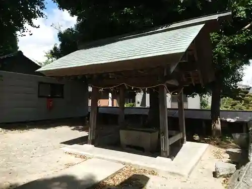 神明社の手水舎