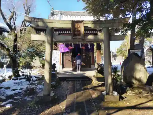 三囲神社の鳥居
