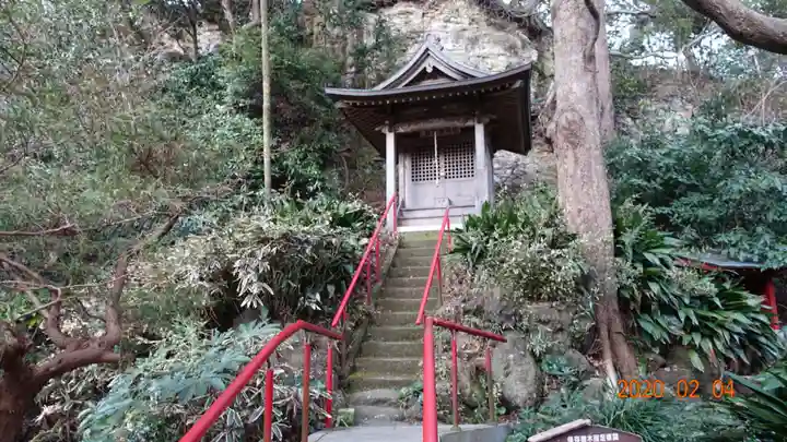 岩殿寺の末社・摂社