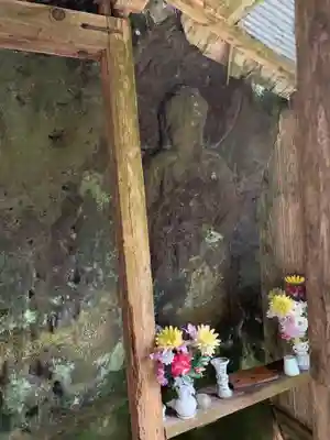 石像釈迦立像の仏像