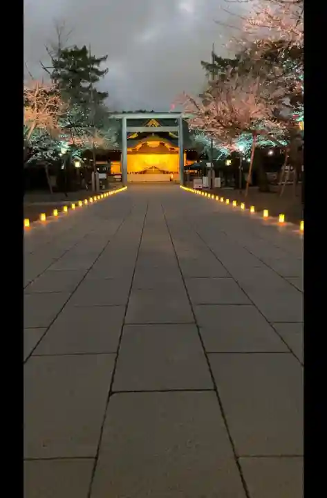 靖國神社の{uncategorized: "未分類", other: "その他", undefined: "問題あり", building: "その他建物", grave: "お墓", sacred_gate: "鳥居", guardian: "狛犬", statue: "像", buddha: "仏像", history: "歴史", nature: "自然", garden: "庭園", animal: "動物", pagoda: "塔", temizu: "手水舎", mountain_gate: "山門・神門", sanctuary: "本殿・本堂", subordinate: "末社・摂社", art: "芸術", scenery: "景色", jizo: "地蔵", ema: "絵馬", goshuin: "御朱印", omikuji: "おみくじ", items: "授与品その他", amulet: "お守り", goshuincho: "御朱印帳", eats: "食事", festival: "お祭り", votive_dance: "神楽", shichigosan: "七五三参", wedding: "結婚式", experience: "体験その他", initially: "初詣", around: "周辺", anti_infection: "感染症対策"}