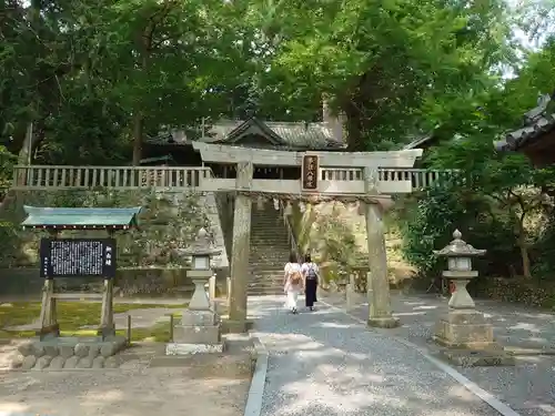 事任八幡宮の鳥居