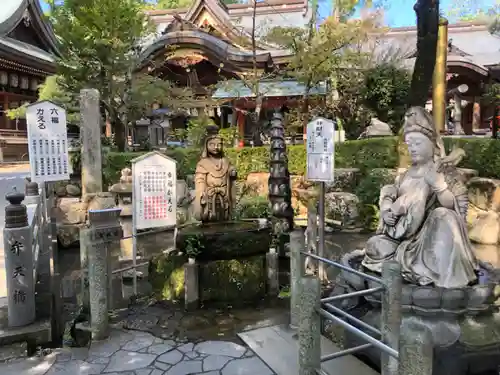 田村神社の像