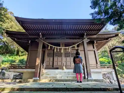 白山神社の本殿