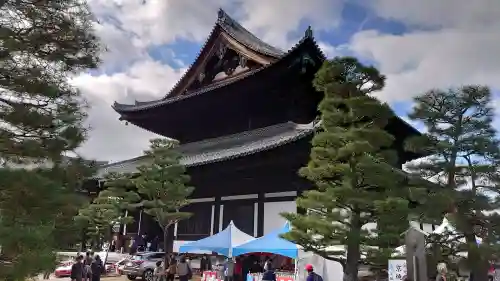 東福禅寺（東福寺）の{uncategorized: "未分類", other: "その他", undefined: "問題あり", building: "その他建物", grave: "お墓", sacred_gate: "鳥居", guardian: "狛犬", statue: "像", buddha: "仏像", history: "歴史", nature: "自然", garden: "庭園", animal: "動物", pagoda: "塔", temizu: "手水舎", mountain_gate: "山門・神門", sanctuary: "本殿・本堂", subordinate: "末社・摂社", art: "芸術", scenery: "景色", jizo: "地蔵", ema: "絵馬", goshuin: "御朱印", omikuji: "おみくじ", items: "授与品その他", amulet: "お守り", goshuincho: "御朱印帳", eats: "食事", festival: "お祭り", votive_dance: "神楽", shichigosan: "七五三参", wedding: "結婚式", experience: "体験その他", initially: "初詣", around: "周辺", anti_infection: "感染症対策"}