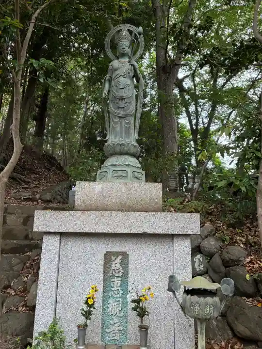 秩父札所1番 四萬部寺の{uncategorized: "未分類", other: "その他", undefined: "問題あり", building: "その他建物", grave: "お墓", sacred_gate: "鳥居", guardian: "狛犬", statue: "像", buddha: "仏像", history: "歴史", nature: "自然", garden: "庭園", animal: "動物", pagoda: "塔", temizu: "手水舎", mountain_gate: "山門・神門", sanctuary: "本殿・本堂", subordinate: "末社・摂社", art: "芸術", scenery: "景色", jizo: "地蔵", ema: "絵馬", goshuin: "御朱印", omikuji: "おみくじ", items: "授与品その他", amulet: "お守り", goshuincho: "御朱印帳", eats: "食事", festival: "お祭り", votive_dance: "神楽", shichigosan: "七五三参", wedding: "結婚式", experience: "体験その他", initially: "初詣", around: "周辺", anti_infection: "感染症対策"}