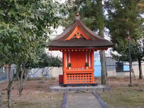 西大寺石落神社本殿の末社