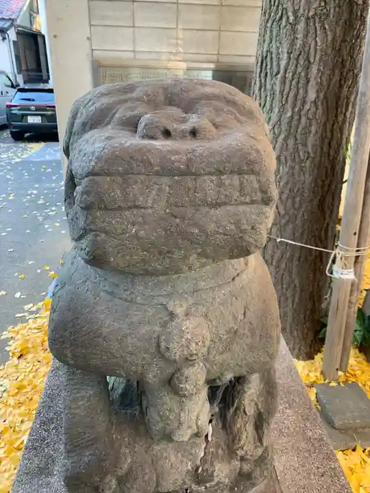 穏田神社の狛犬